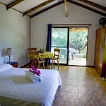 Cabanas Moevarua En Tahai